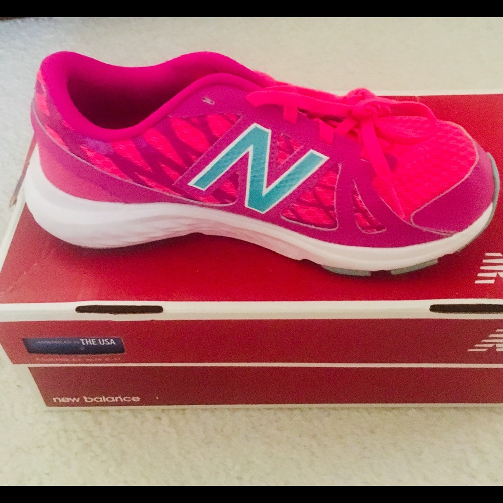 Grade school New Balance Shoes
